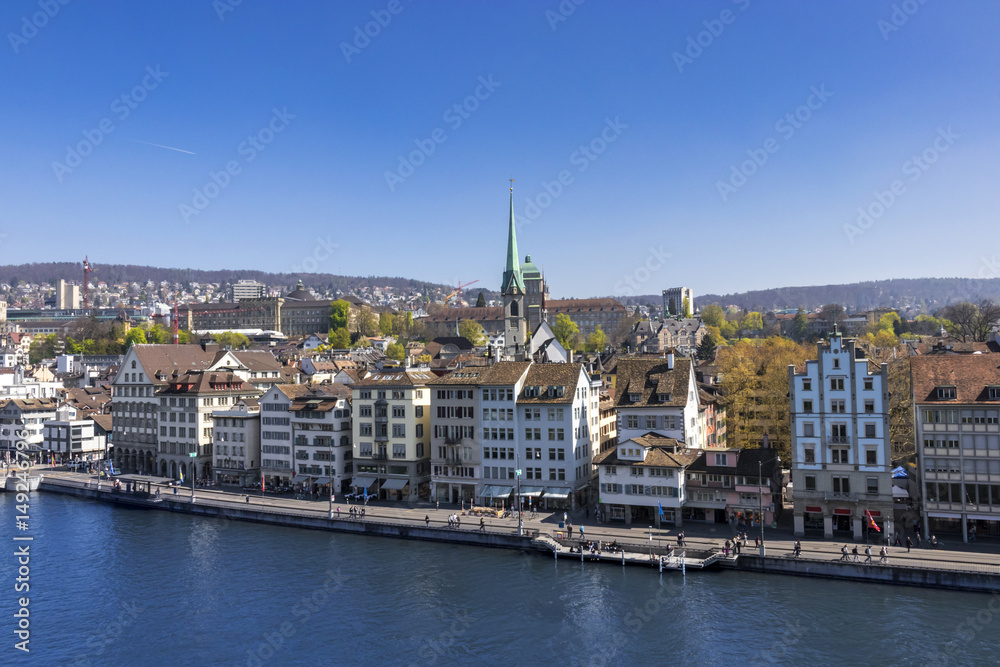 Obraz premium Aussicht vom Lindenhof auf den Limmatquai in Zürich