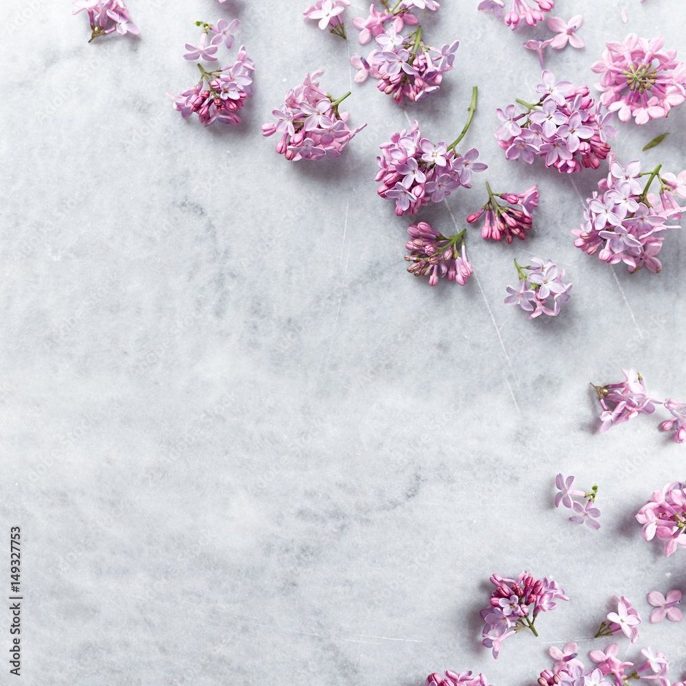 Lilac flowers on gray marble background - obrazy, fototapety, plakaty 