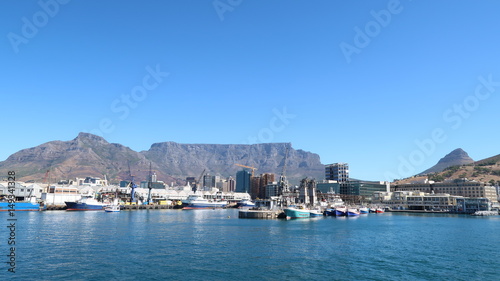 Table Mountain and Victoria and Alfred (V & A) Waterfront in Cape Town, South Africa © Thalia