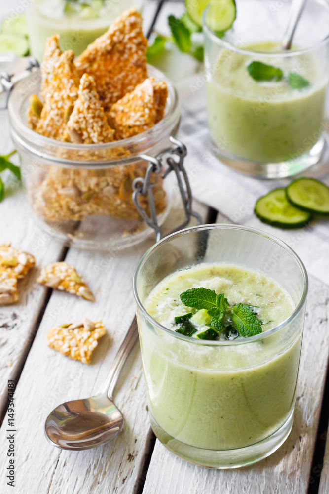 Cold cucumber soup with avocado and mint
Cold cucumber soup with avocado and mint