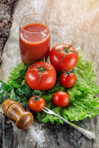 Composition of tomatoes and tomato juice and salad.