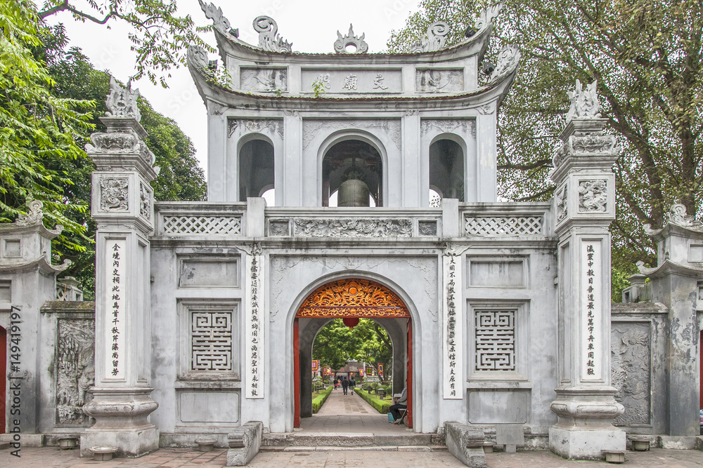 Obraz premium Hanoi, Vietnam- January 26 2016: The Temple of Literature in Hanoi, Vietnam.