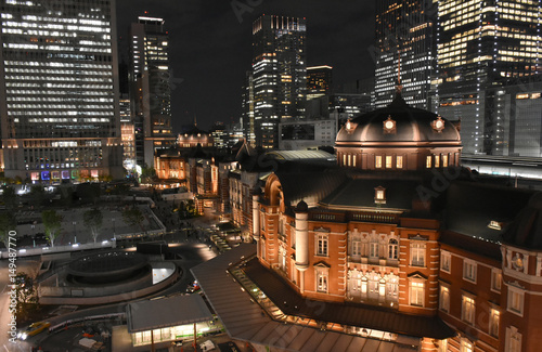 日本の都市景観・夜景「東京駅とビル群」（tokyo station）