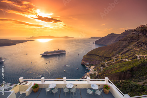 Stampa su tela Amazing evening view of Fira, caldera, volcano of Santorini, Greece with cruise ships at sunset