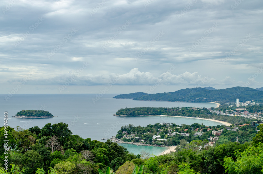 Obraz premium Landscape from the Observation Platform at Karon View Point, Phuket, Thailand.