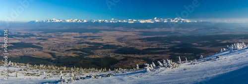 Widok z Babiej Góry na Tatry photo