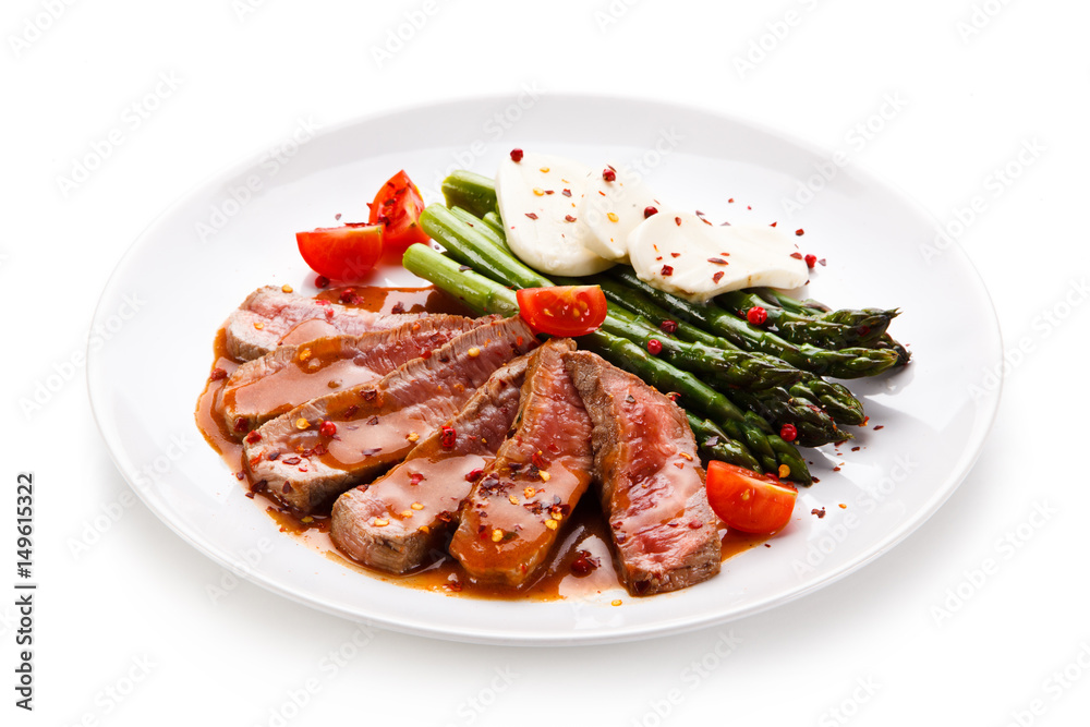 Fillet mignon with asparagus