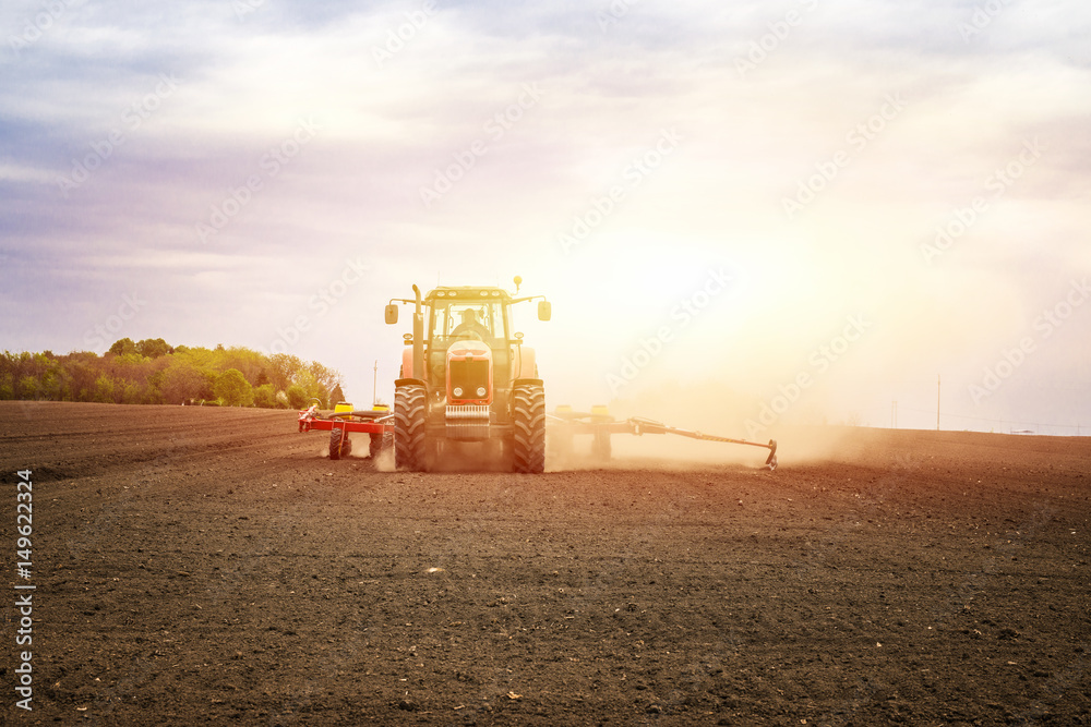 Obraz premium Agriculture. Tractor working on the field. Outdoor activities.