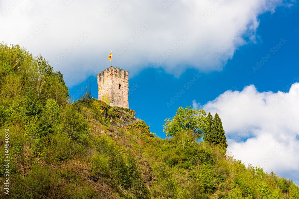 Blick aus dem Ort Hornberg hirnauf auf den Schlossturm von Schloss Hornberg im Schwarzwald