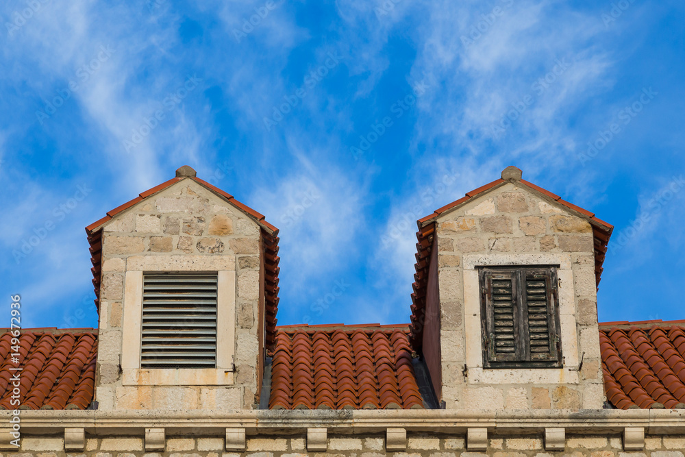 Naklejka premium Looking upward at the Dubrovnik architecture