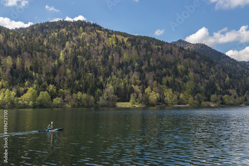 Canoé sur le lac 