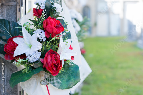 Fototapeta Naklejka Na Ścianę i Meble -  Flowers in a cemetery
