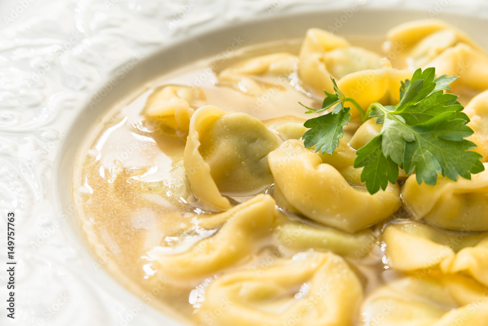 Tortellini in brodo, cucina Italiana