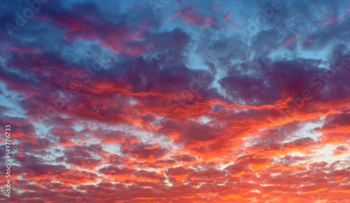 Fototapeta Naklejka Na Ścianę i Meble -  Background of the blood red evening sky and amazing clouds.