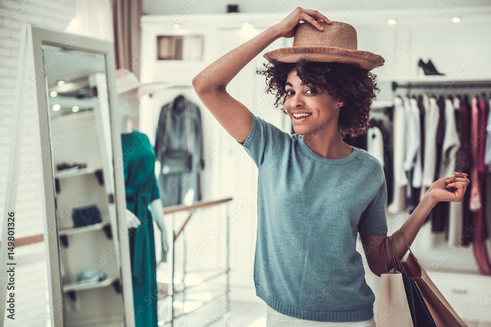 Naklejka premium Afro American girl doing shopping