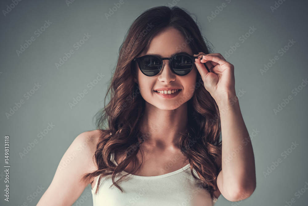 Naklejka premium Beautiful young girl