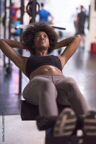 black woman doing sit ups at the gym © .shock