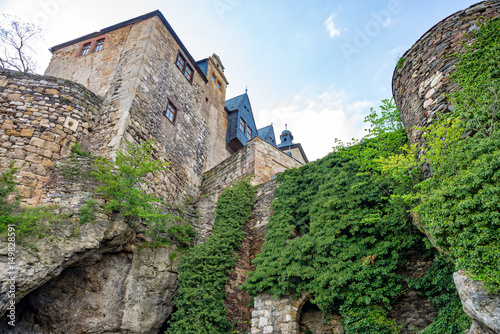 Wall of the castle of Ranis with buildings
