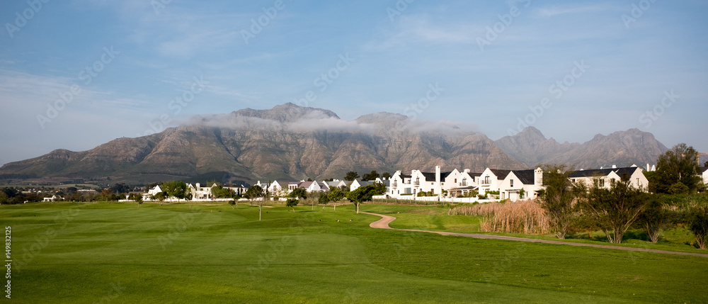 Obraz premium Mountains behind Golf Course near Stellenbosch, South Africa
