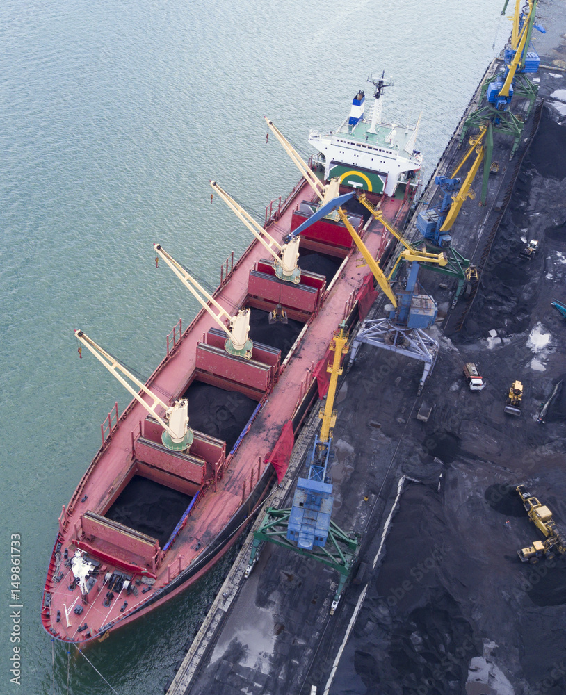 Obraz premium Vessel under loading