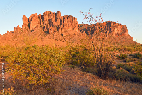 Blick auf die Superstition Mountains vom Lost Dutchman State Park bei Phoenix, Arizona, USA
