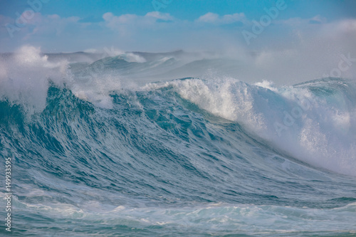 Fototapeta Naklejka Na Ścianę i Meble -  Hawaiian shorebreak waves in Pacific ocean