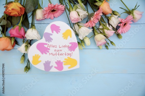Muttertagsstrauß mit Geschenk