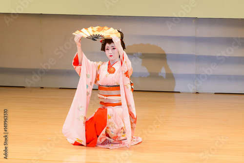 日本　舞踊　女性