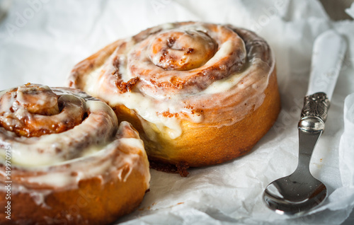 Картината върху платно Homemade delicious cinnabon rolls with cinnamon and mascarpone frosting