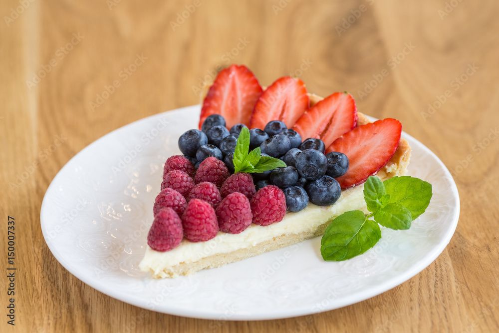 Tart with strawberries and raspberries Tart with strawberries and raspberries