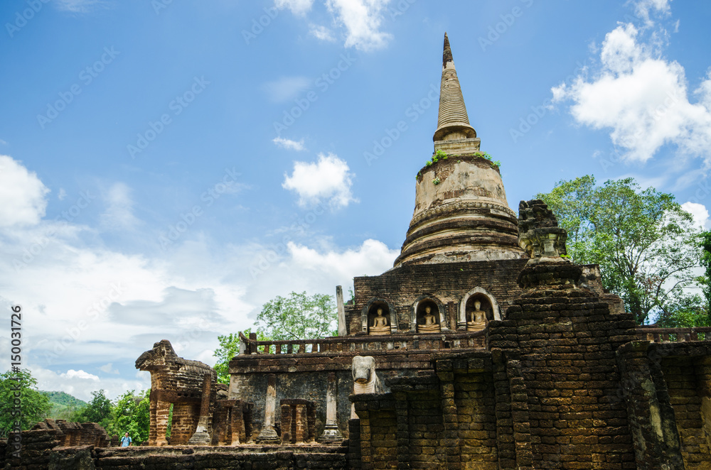 Fototapeta premium Sukothai historical park, Unesco world heritage. Chang Rop Temple ,Thailand