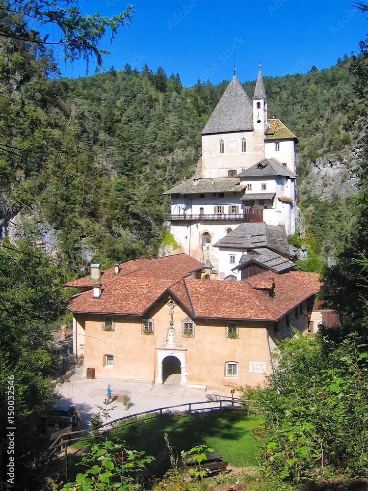 Santuario, Eremo San Romedio, Trentino , Italia - VIsta medio