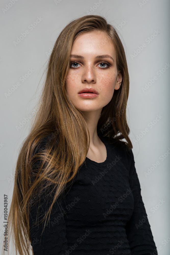 Naklejka premium Model test with young beautiful fashion model