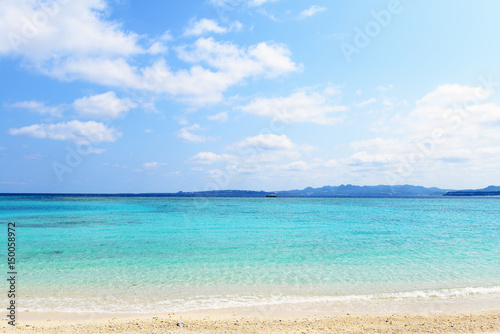 沖縄の美しい海とさわやかな空