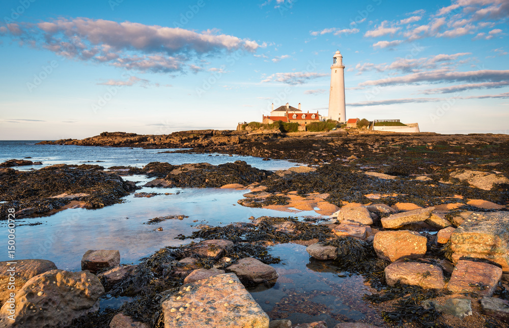 St Mary's Lighthouse Rock Pools / St Mary's Lighthouse on the small rocky Island, just north of Whitley Bay on the North East coast. A causeway submerged at high tide links to the mainland