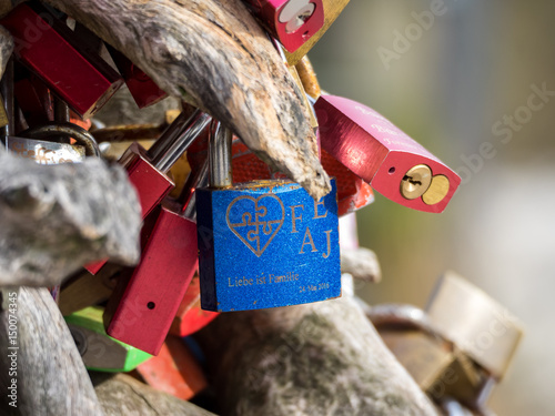 Liebe ist Familie mit Schlössern photo