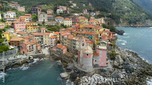 Φωτογραφία Aerial video shooting with drone on Tellaro, famous Ligurian village near the Ci