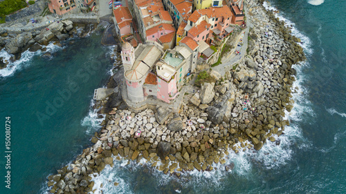 Foto Aerial video shooting with drone on Tellaro, famous Ligurian village near the Ci