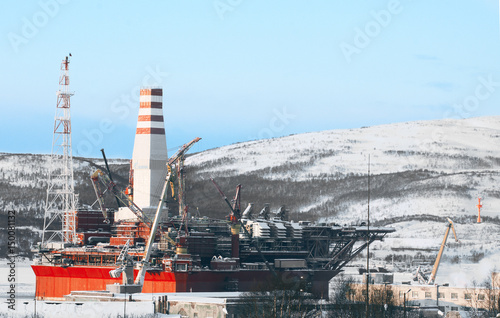 Obraz na płótnie Platform to shipyard in winter day View on Prirazlomnaya сloseUp w salonie