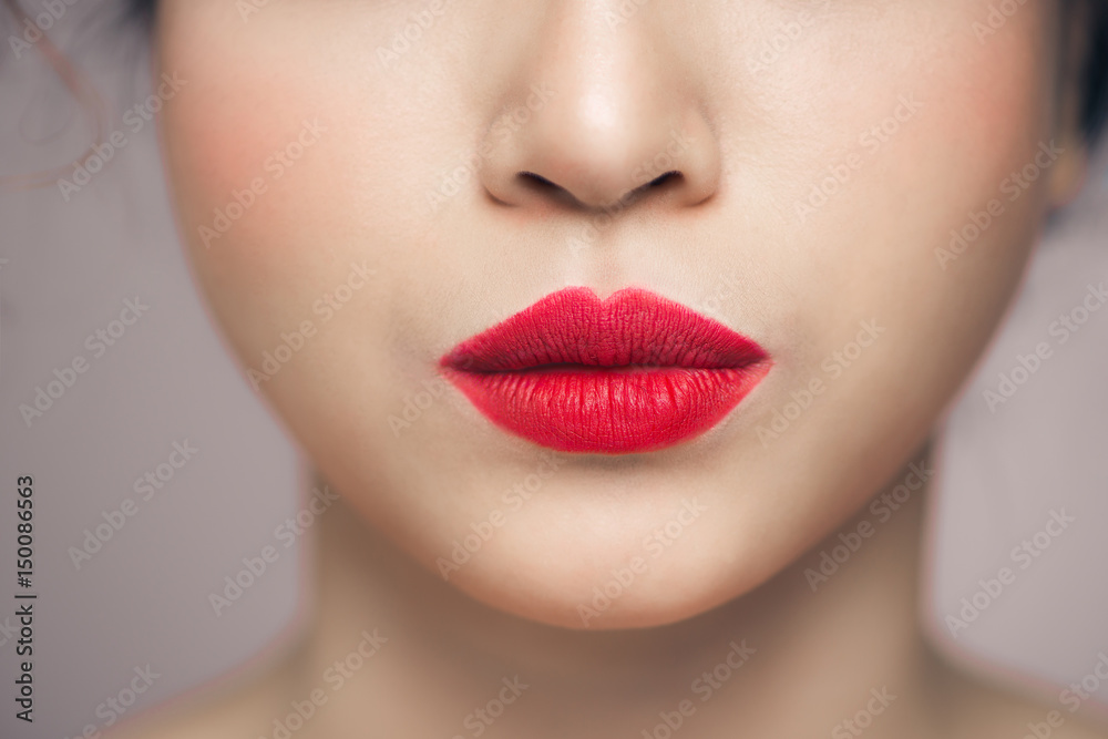 Fototapeta premium Zbliżenie czerwony seksowny usta. Tworzą koncepcję. Piękne idealne usta.