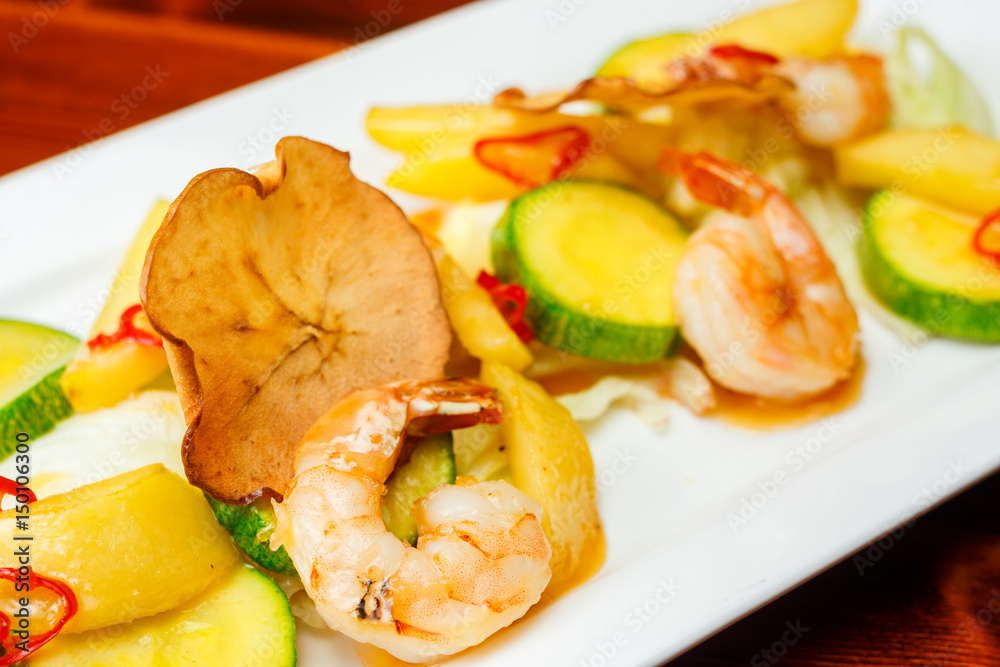 Hot prawn salad with potatoes