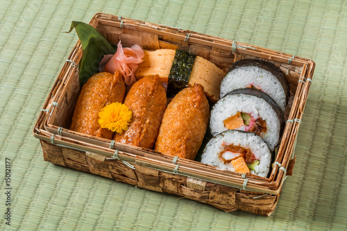 いなりずし弁当　sushi © norikko