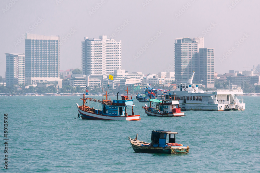 Fototapeta premium Various Sizes of Vessel near Pattaya Beach, Chonburi in Gulf of Thailand