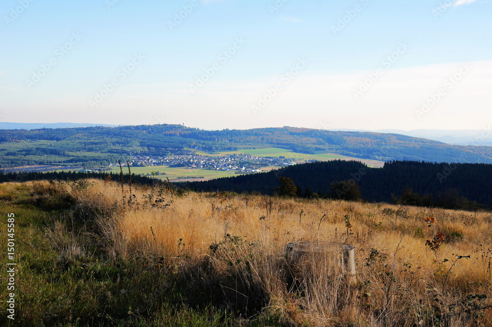 Kempfeld im Nationalpark Hunsrück-Hochwald gesehen von der Südseite des Idarwaldes
Kempfeld im Nationalpark Hunsrück-Hochwald gesehen von der Südseite des Idarwaldes