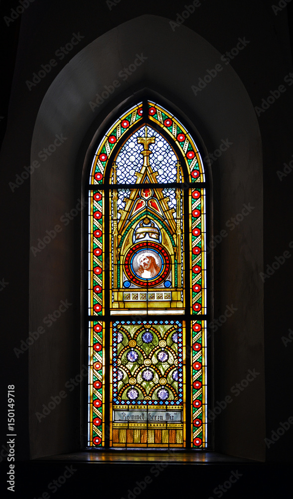 prächtiges Bleiglasfenster in der Thomaskirche Leipzig