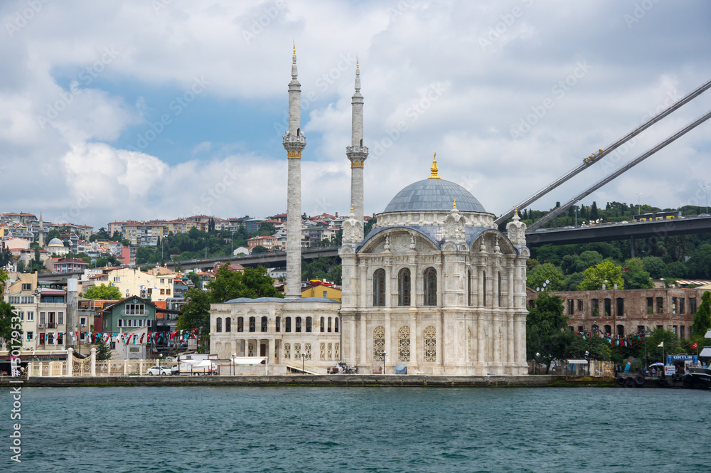 Naklejka premium Ortakoy Mosque in Istanbul