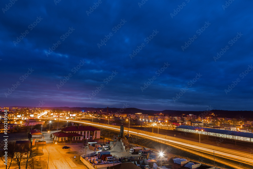 Fototapeta premium Nocne życie miasta 