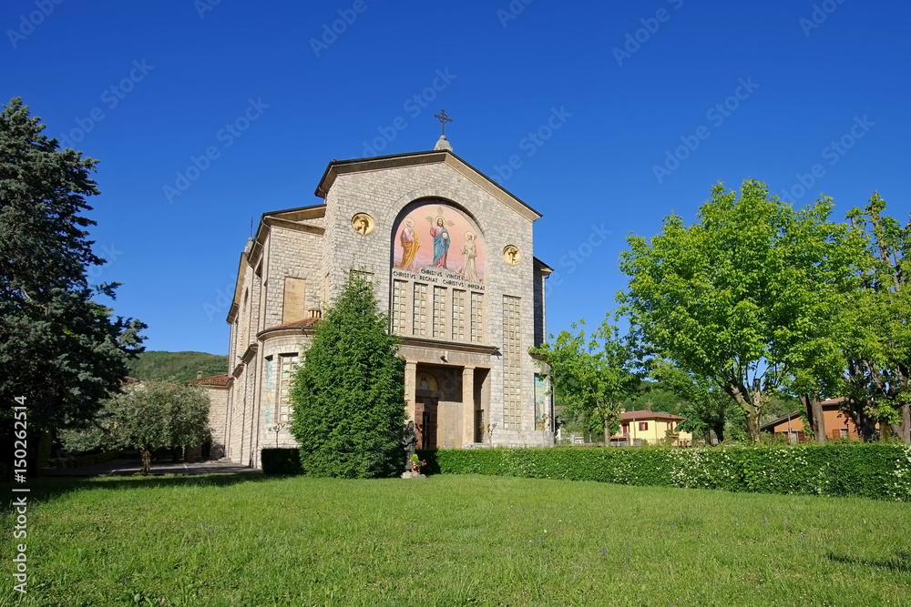 Clusane Kirche Parrocchiale di Cristo Re am Iseosee - Clusane church Parrocchiale di Cristo Re on Iseo lake in Italy