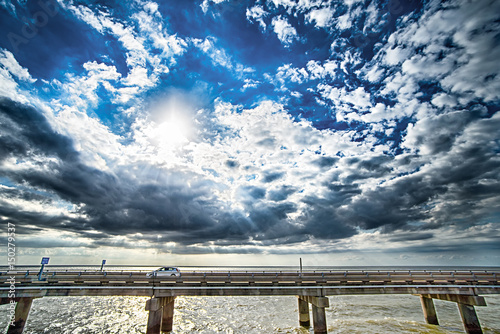 Fototapeta Naklejka Na Ścianę i Meble -  driving across lake pontchartrain causeway near new orleans