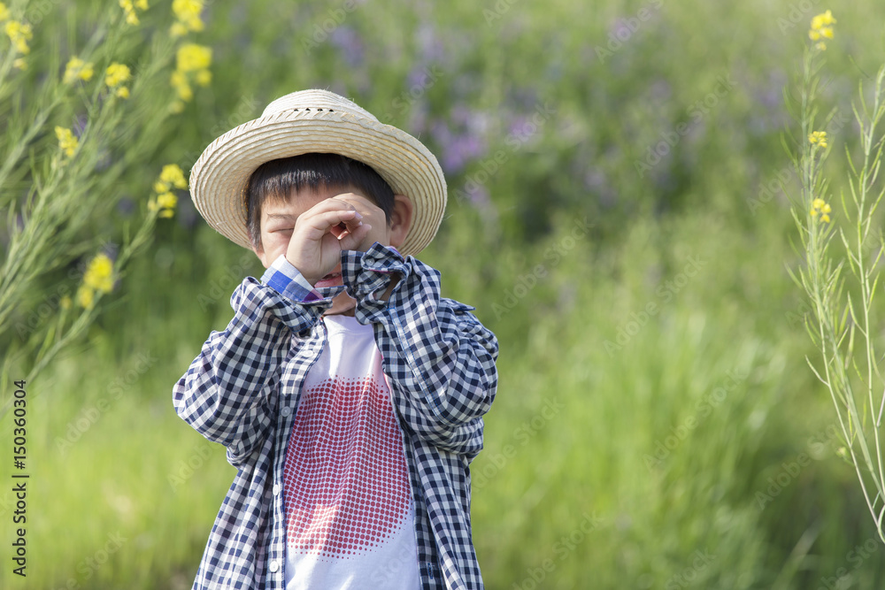 菜の花畑と男の子